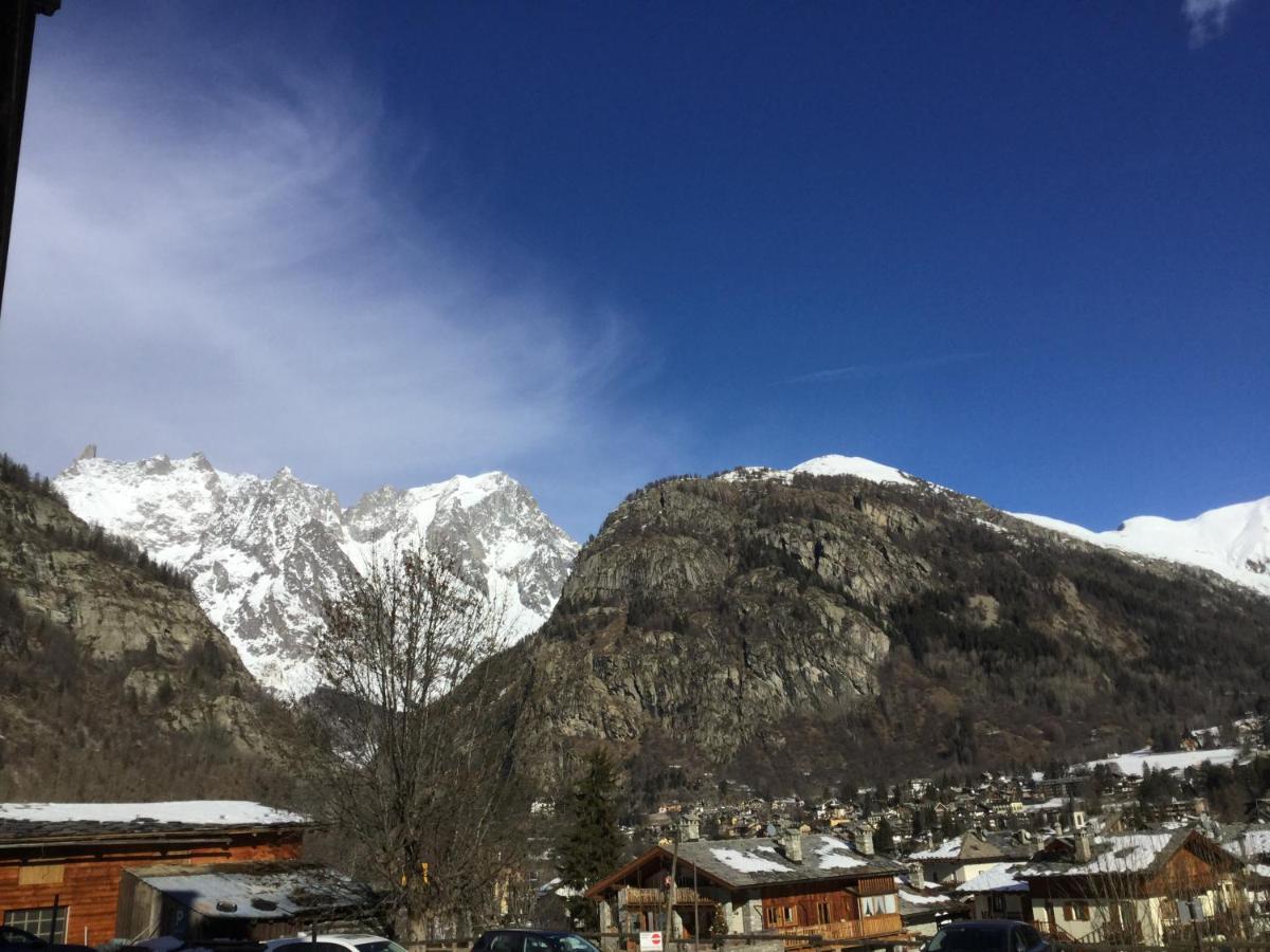 Casa Dolonne - A Un Passo Dallo Sci Courmayeur Exterior photo